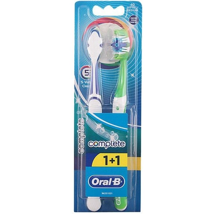 Oral-B® Complete 40 Medium Manual toothbrush 2 Pieces