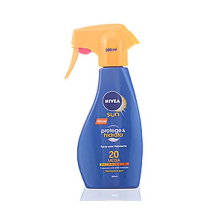 Nivea Sun Moisturizing Sun Spray Spf20 400ml